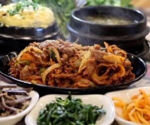 동네한바퀴 거제 오리불고기 쌈밥 정식 오쌈정식 식당 오미자가든 예약 구매 주문 가격 연락처 270회 